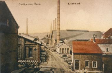 Blick in eine Werksstraße der Eisen und Stahl AG Dahlhausen, Anfang des 20. Jahrhunderts. <br>Foto: Gantenberg</br>