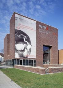 Rote Ziegel, Stahl und Glas sind die beherrschenden Baumaterialien des neuen Westfälischen Museums für Archäologie in Herne. <br>Foto: LWL/Mahlstedt</br>                  