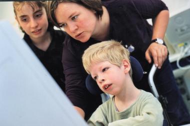 Behinderte Schüler brauchen Pflege. <br>Foto: LWL/Schläger</br>