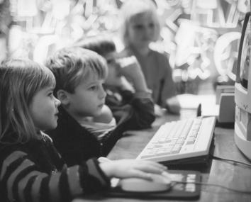 Kinder am Computer ¿ aus dem Fortbildungsprogramm des LWL-Landesmedienzentrums für Erzieherinnen.  <br>Foto: LWL</br>