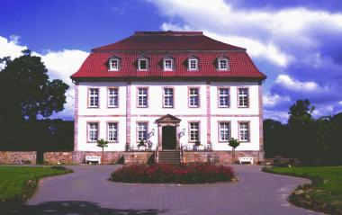 Studenten der Fachhochschule Lippe und Höxter haben mit Unterstützung der LWL-Gartenexperten ein Gestaltungskonzept für die Parkanlage des Gutes Neuhof erarbeitet.  <br>Foto: LWL</br>