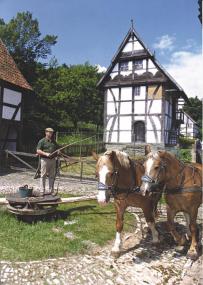 'Rund um den Göpel' heißt es am Ostersonntag im Freilichtmuseum Detmold, wo eine der ältesten Antriebstechniken der Region und ausgedehnte Spazierwege auf die Besucher warten.<br>Foto: LWL</br>