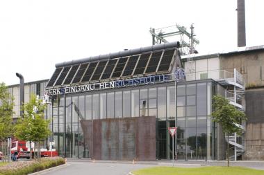 Stahl und Glas bestimmen die Optik der "neuen" Gebläsehalle, die gleichzeitig als Museumsfoyer dient. 	       <br>Foto: LWL/Holtappels</br>