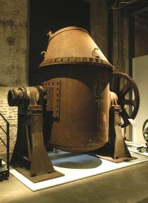Die Bessemer-Birne revolutionierte Mitte des 19. Jahrhunderts die Stahlproduktion. Das Ausstellungsstück gehört zu den wenigen erhaltenen Exemplaren in Deutschland<br>Foto: LWL</br>