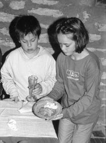 Für den Gaumenschmaus sorgen die Kinder bei der Ferienaktion selbst.<br>Foto: LWL/Sagurna</br>