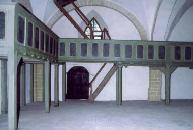 Obwohl die St. Petrus-Kirche nur noch sehr selten genutzt wird, hat die Kirchengemeinde in Marsberg-Padberg sie aufwändig restauriert.     <br>Foto: LWL</br>