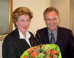 LWL-Ehrenring, Urkunde und Blumen: Marianne Wendzinski und Dieter Wurm. <br>Foto: LWL</br>