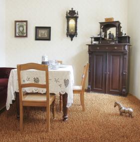 ¿Garten II¿ nennt Alice Musiol ihren Salzstangen-Teppich in der ¿Guten Stube¿.<br>Foto: LWL</br>
