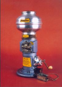Der Kaffeeautomat ¿Kleinkantine Piccolo¿ aus den 1950er Jahren sorgte in Betrieben und Aufenthaltsräumen für Kaffeegenuss.<br>Foto: LWL</br>
