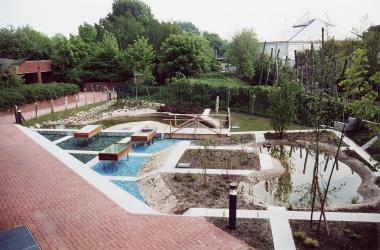 Blick in die neugestaltete Außenanlage des LWL-Naturkundemuseums.<br>Foto: LWL/Knoche</br>