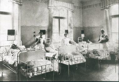 Wöchnerinnenzimmer im Dortmunder ¿Dudenstift¿ um 1906. <br>Foto: Stadtarchiv Dortmund</br>