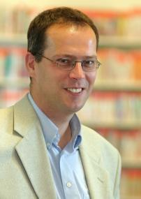 Dr. Markus Köster leitet das Westfälische Landesmedienzentrum des LWL in Münster. Neben anderen Aufgaben produziert es audiovisuelle Bildungsmedien zu landeskundli-chen Themen. Ein herausra-gendes Projekt des Jahres 2003 war der Film ¿Dir gehört mein Lebe¿ über das Geschwisterpaar Anna und Hermann Scheipers.<br>Foto: LWL/Schläger</br>
