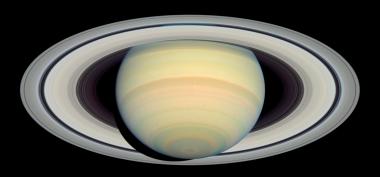 Der Saturn mit seinem dichten Ringsystem, in der Mitte gut sichtbar die ¿Cassini-Lücke¿.<br>Foto: forum am deutschen museum, München</br>