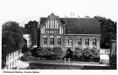 Die ehemalige Goethe-Schule in Marten, heute Westfälisches Schulmuseum. Postkarte von 1944.<br>Repro: LWL</br>