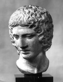 Der Jünglingskopf ¿Triptolemos¿ stammt nicht aus dem 79 n.Chr. verschütteten Herculaneum, sondern aus dem 2. Jahrhundert n.Chr.: ein Etikettenschwindel des 18. Jahrhunderts.<br>Foto: Staatliche Museen zu Berlin</br>