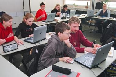 Schülerinnen und Schüler sollen Medien künftig kompetent und selbstverständlich als Lernwerkzeuge nutzen. <br>Foto: LWL/Mahlstedt</br>