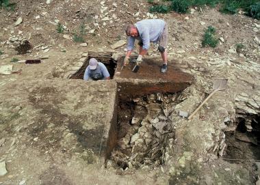 Schattenhusen. LWL-Archäologen legen einen Keller aus dem 13. Jahrhundert frei.<br/>Foto: LWL/Welp.