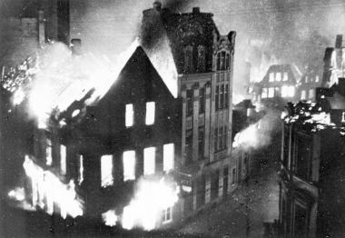 Feuersbrunst am Alten Steinweg in Münster nach einem Bombenangriff ca. 1943.<br>Foto: LWL/Landesmedienzentrum<br />
