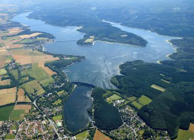 Wichtig für die Wasserversorgung des Ruhrgebietes: Die Möhnetalsperre. <br>Luftbild: Ruhrverband<br />