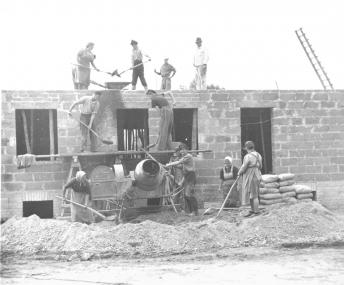 Bau eines Wohnhauses in der Barkhofsiedlung in Nordwalde (1952), Foto: Privatbesitz