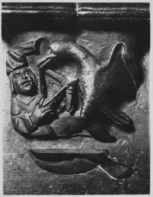 Unterseite einer ¿Miserikordie¿ (Klappsitz mit Gesäßstütze) in der Stiftskirche Cappenberg: Sinnbild der Undankbarkeit nach einer Fabel. <br/>Foto: LWL