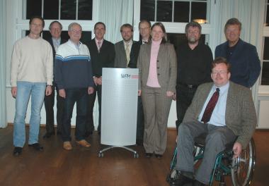 Die Gründungsmitglieder v.l.n.r.: Dr. Hubertus Michels, Wolfgang Stückemann, Dr. Klaus Helm (Beisitzer), Günter Vogt (Schatzmeister), Dr. Jan Carstensen (Museumsleiter), Heinrich Marx (Schriftführer), Maren Lampe (Vorsitzende), Heinz-Werner Hellweg (stellv. Vorsitzender), Helmut Merwitz (Beisitzer), Dr. Heinrich Stiewe. <br>Foto: LWL/Schlimmgen-Ehmke<br />