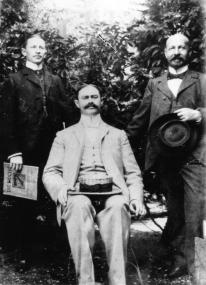 Cohens der vierten Generation: (v.l.) Max und Emil Cohen mit Cäsar Stern. </br>Repro: LWL