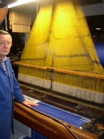 Horst Meichsner am Jacquardwebstuhl. <br/>Foto: LWL