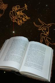 Fliegender Stern und Tanzendes Blatt stehen im Mittelpunkt der Kinderlesung im Planetarium Münster<br>Foto: Foto: LWL/Crazius<br />