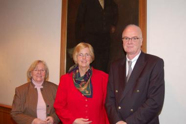 Antrittsbesuch: Angelika Gemkow (Bildmitte) mit Maria Seifert (li.) und Wolfgang Schäfer.<br/>Foto: LWL