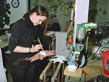 Das LWL-Museum bereitet zur Zeit die Masken für den neuen Ferienkurs für Sternengucker vor. <br>Foto: LWL/Thomas<br />
