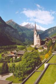 Pfarrkirche Heiligenblut, höchste Station einer Reise auf der Themenroute ¿Fuggerstraße¿. Foto: Dr. Peter Fink