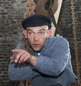 Ralf Lamprecht spielt das Zeche Hannover-Schauspiel ¿Proletheus¿. Foto: PR