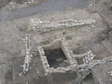 Ausgrabung am Kötterhagen. Die Steine dieses 800 Jahre alten Hauses wollen die Archäologen zu Gunsten des Kinderschutzbundes verkaufen. <br>Foto: LWL/Bulla.<br />