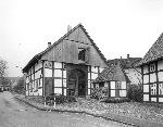 Ute und Günter Fischer haben diesen Fachwerkkotten in Kal-letal-Lüdenhausen vorbildlich erhalten, deshalb bekommen sie den Westfälischen Preis für Denkmalpflege.  Foto: LWL