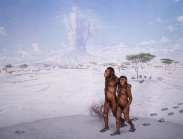 So könnte es gewesen sein, als vor 3,6 Millionen Jahren aufrecht gehende Menschen zum ersten Mal ihre Fußspuren hinterließen. Zeichnung: LWL.