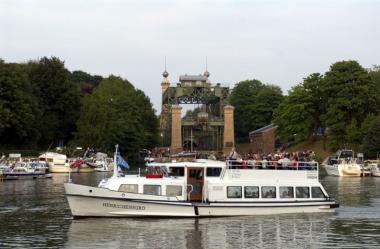 Die Henrichenburg startet zu Rundfahrten vom LWL-Industriemuseum in Richtung Münsterland. Foto: LWL