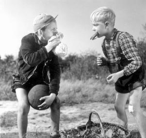 Fußball auf der Halde im Ruhrgebiet der 1950er Jahre.<br>Foto: LWL<br />