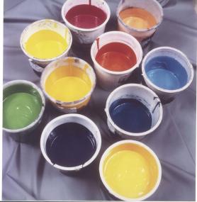 Mit ihren bunten Farben verzaubert Firma Eing die Gewebe. <br> Foto: LWL<br />