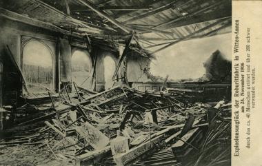 Diese Postkarte von 1906 zeigt den zerstörten Saal einer Gaststätte in der Nähe der Roburit-Fabrik. Das Haus wurde später wieder aufgebaut - heute befindet sich hier an der Ardeystraße ein griechisches Restaurant. <br>Repro: LWL<br />