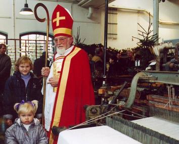 Bei den Kindern ist der Nikolaus der beliebtester Besucher auf dem Adventsmarkt. In diesem Jahr hat er sein Kommen für den 3. Dezember angekündigt. <br>Foto: LWL<br />