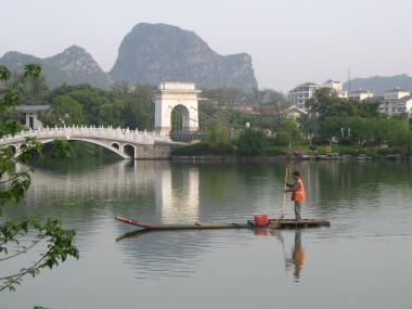 Die künstliche See-Landschaft in der Mitte der Millionenstadt Guilin /Südchina.<br>Foto: LWL/Schinkel<br />
