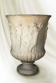 Monumentaler Marmorkrater mit griechischer Künstlerinschrift, Gaeta.<br>Foto: Jochen Hähnel/terz advertising, Berlin<br />