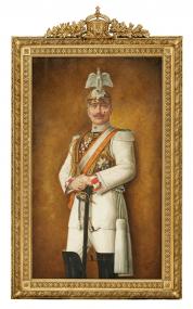 Albert Sticht: Staatsporträt Kai-ser Wilhelms II. (in der Parade-uniform der Gardes-du-Corps), 1913, Öl / Leinwand, 172 x 100 cm (mit Prunkrahmen ca. 240 x 140 cm), LWL-Landesmuseum für Kunst und Kulturgeschichte, Münster, Dauerleihgabe aus Privatbesitz.