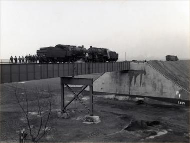 Brückenbelastungsprobe auf der Hafenbahn, 1920er Jahre. Foto © Rolf Swoboda