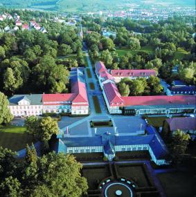 Die Festschrift 1792 ¿ Tradition und Moderne ¿ 2007¿ gibt Einblicke in die Geschichte und aktuelle Entwicklung des Kurbades Bad Driburg. <br>Foto: LWL<br />