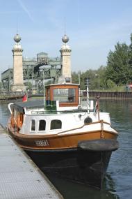 Die Dieselbarkasse ¿Herbert¿ startet am letzten Tag mit den Kindern zu einer Tour auf dem Kanal. 	<br>Foto: LWL/Hudemann<br />
