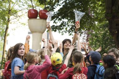 Welche Wege kann die Kunstvermittlung in einer großen Ausstellung gehen? Darüber diskutierten bei dem Symposium ¿Kunstvermittlung XXL¿ anlässlich von skulptur projekte münster 07 rund 250 Fachleute in Münster. <br>Foto: Roman Mensing/sp07<br />