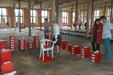 ¿Der Schuh hat Ruh¿ ¿ Installation von Christa Maria Kirch in der ehemaligen Spinnerei Herding. 	   Foto: LWL