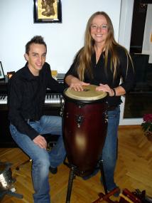 Tina und Felix Meier aus Waltrop sorgen im Schiffshebewerk Henrichenburg mit Oldies und Evergreens für Stimmung.                              Foto: LWL